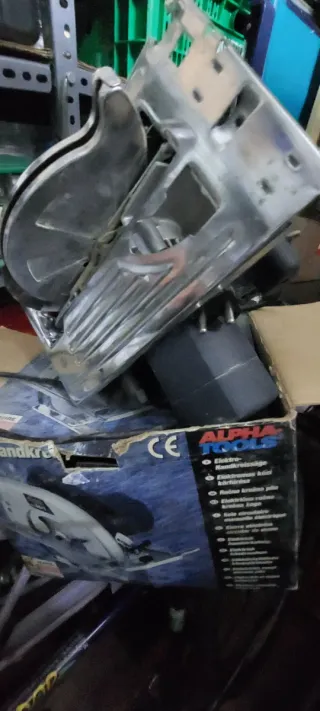 Sierra Circular Eléctrica de Mano