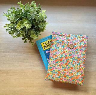 Funda para libro grande con flores naranjas
