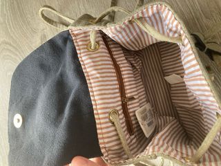 Mochila étnica gris/plateada bordada con pompones