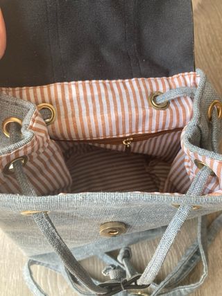 Mochila étnica gris/plateada bordada con pompones