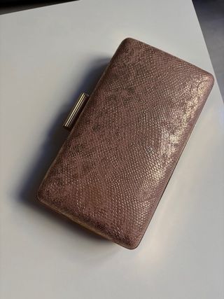 Bolso de mano dorado y rosa