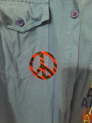 Sobrecamisa azul con parches