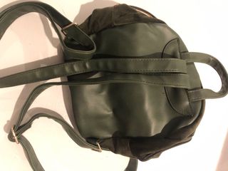 Mochila terciopelo verde bordada flores