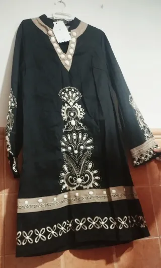 Vestido negro bordado talla M