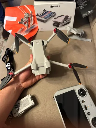 Dji Mini 3 Drone con Mando y Accesorios