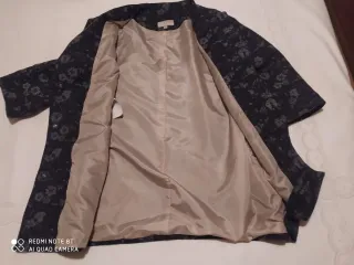 Abrigo Trucco floral en color azul marino y gris