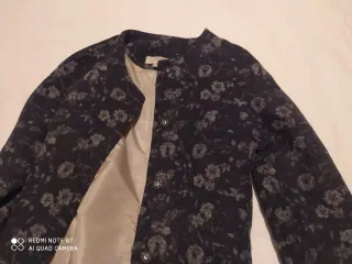 Abrigo Trucco floral en color azul marino y gris