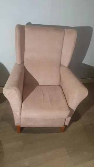 Sillón orejero beige tela