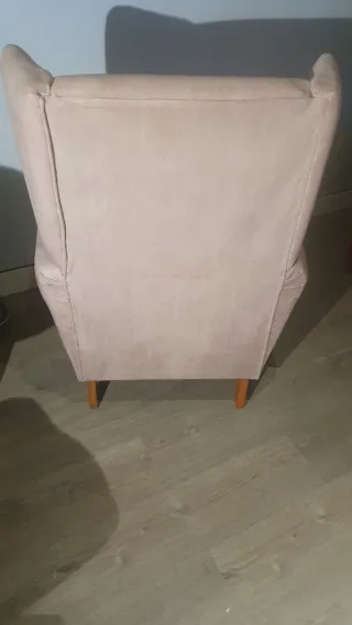 Sillón orejero beige tela