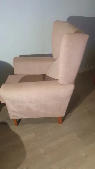 Sillón orejero beige tela