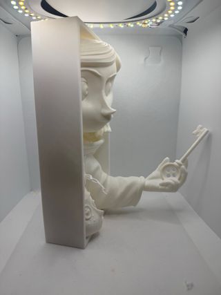 Figura Coraline con Llave y Botones