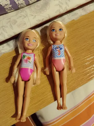 Muñecas Chelsea en la playa
