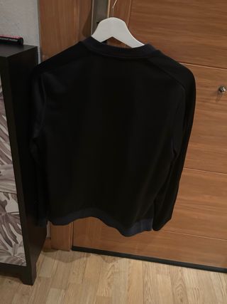 Chaqueta deportiva Puma negra y azul