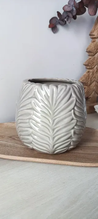 NUEVA Maceta cerámica esmaltada hojas taupé