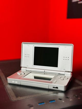 Nintendo DS Lite Plata ( Como Nueva )