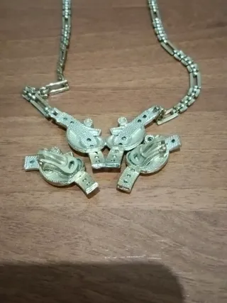 Conjunto collar y pendientes con pedrería