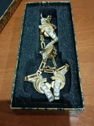 Conjunto collar y pendientes con pedrería