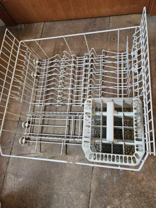 Cesta lavavajillas Miele, con cesto para cubiertos