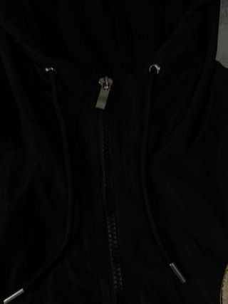 Chaqueta Chicago cropped negra y dorada