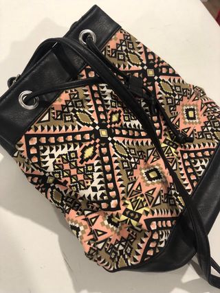 Bolso estampado con bandolera