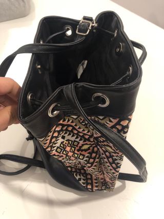 Bolso estampado con bandolera