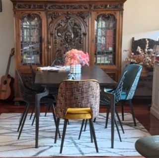 Armario antiguo de madera y cristal plomado