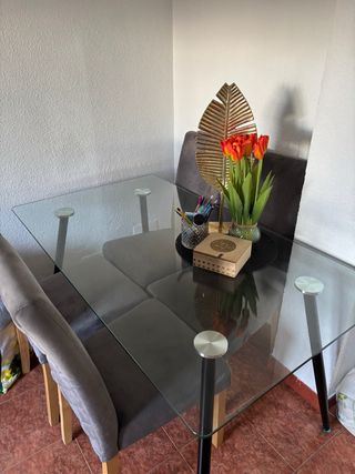 Mesa de cristal negra y transparente