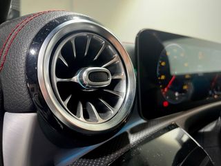 Mercedes CLA 200d AMG / NACIONAL / TECHO SOLAR