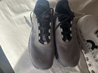 On Running Zapatillas Blancas y Grises