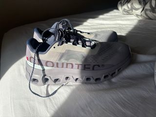 On Running Zapatillas Blancas y Grises