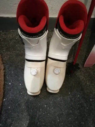 Esquís y bastones Tyroia poco uso