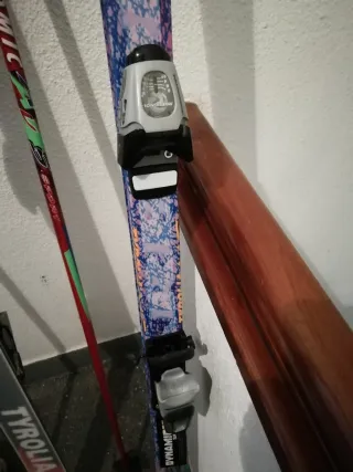 Esquís y bastones Tyroia poco uso