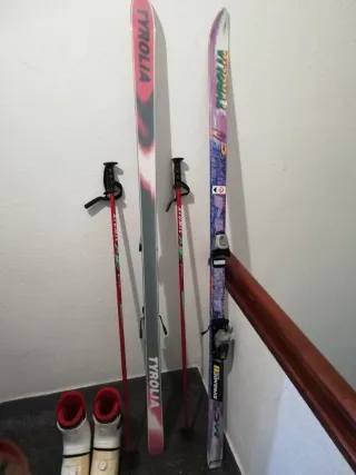 Esquís y bastones Tyroia poco uso