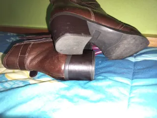 Botas cuero marrones con cremallera y tacón