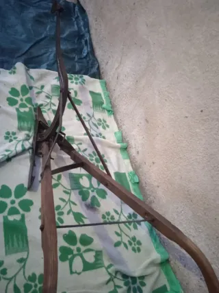 Arado antiguo de madera y metal
