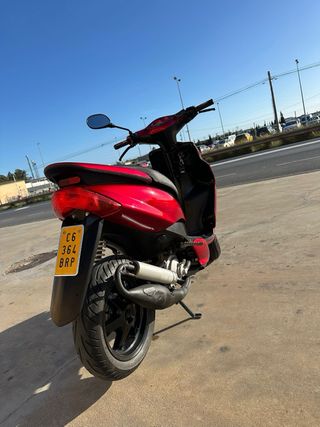 Yamaha Jog RR Roja y Negra