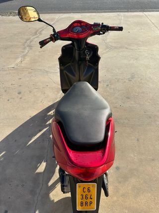 Yamaha Jog RR Roja y Negra