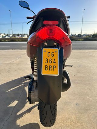 Yamaha Jog RR Roja y Negra