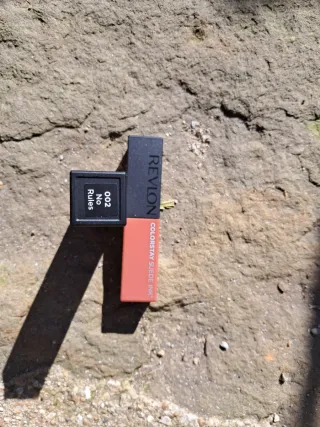 Lote Revlon: Maquillaje y Bolso Rojo