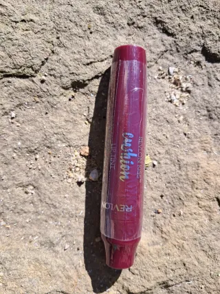 Lote Revlon: Maquillaje y Bolso Rojo