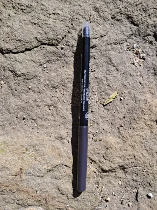 Lote Revlon: Maquillaje y Bolso Rojo