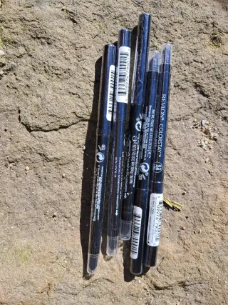 Lote Revlon: Maquillaje y Bolso Rojo