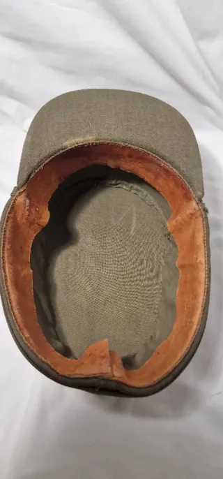 Gorra militar antigua