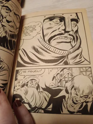 Antiguo libro lucifera