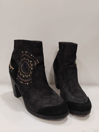 Botines Desigual Negros Bordados talla 40