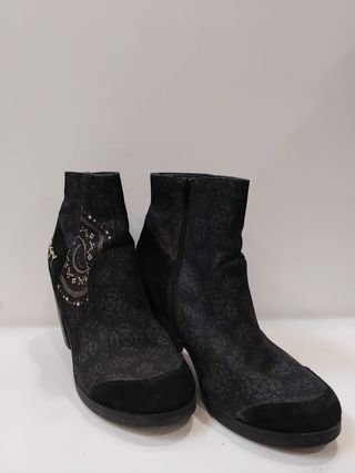 Botines Desigual Negros Bordados talla 40