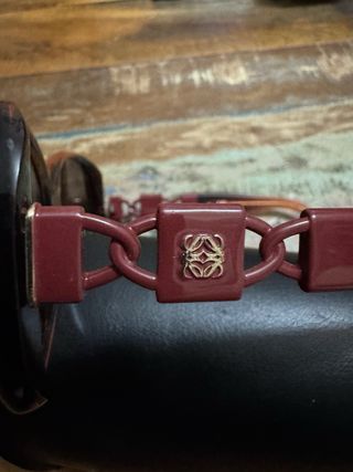 Gafas de sol Loewe doradas y rojas