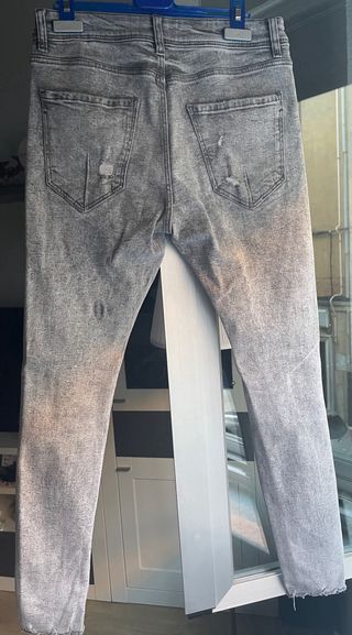 Pantalones Rotos Pitillo Grises Bershka - Talla S
