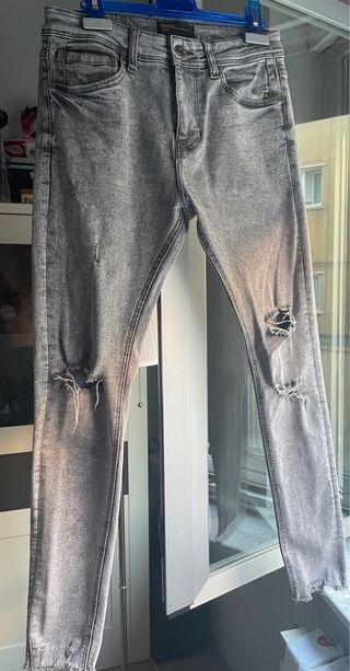 Pantalones Rotos Pitillo Grises Bershka - Talla S