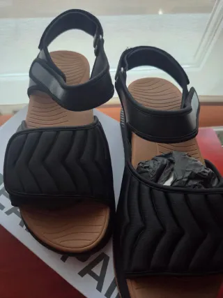 Sandalias Dream Pairs T43 Negras y Marrones